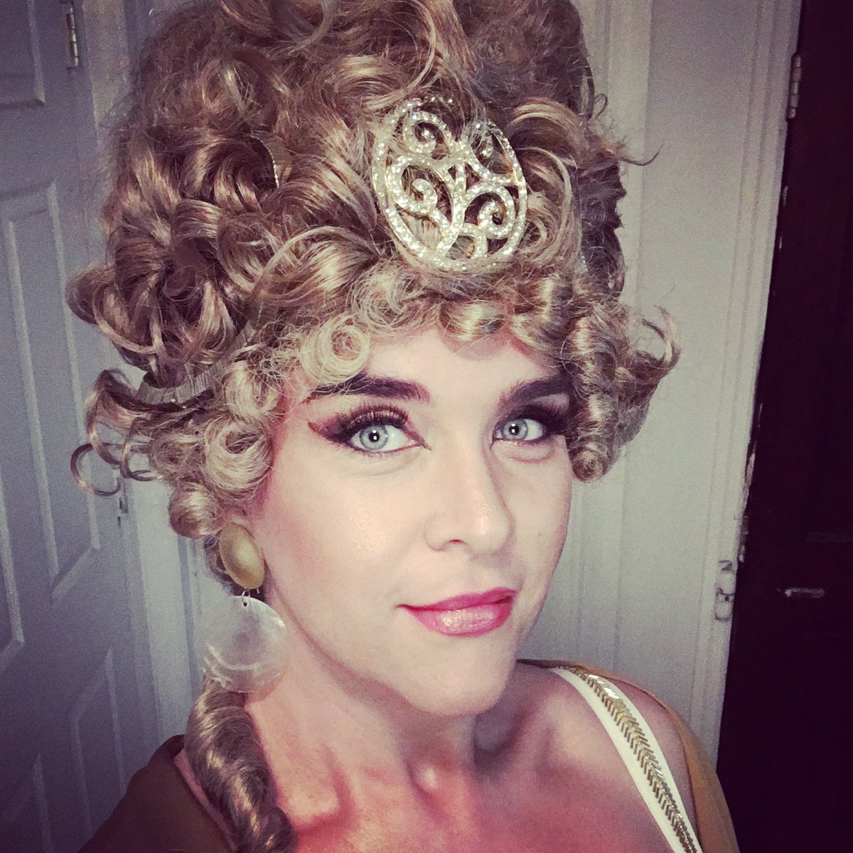 Halloween: the favorite holiday of a soprano who loves to play dress-up. Is anyone putting on Tannhäuser? #venus