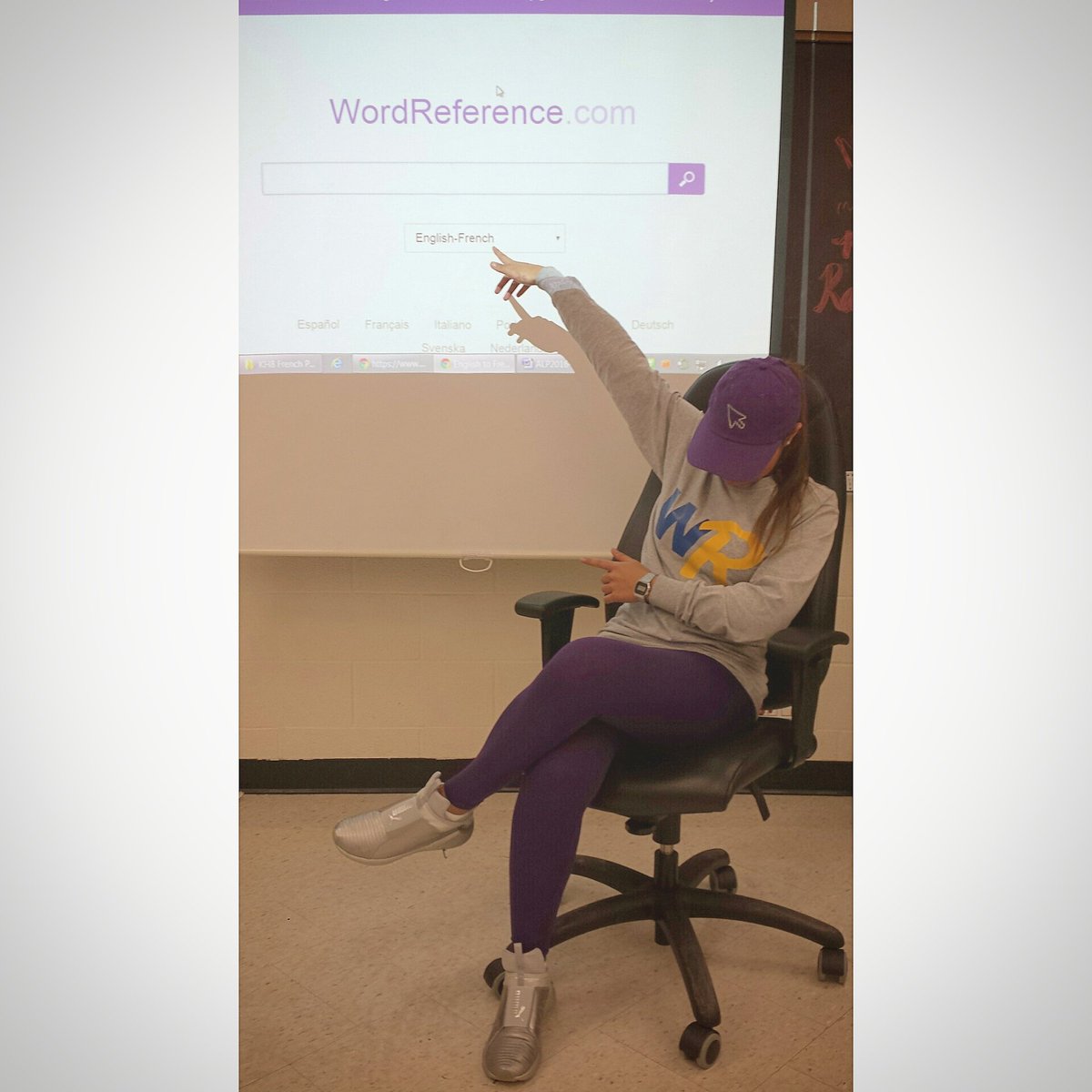 MadameNguyen's tweet image. When you have to tell students you&apos;re not a walking dictionary on a daily basis... #wordreference #fslchat #frenchteacher #halloween2016