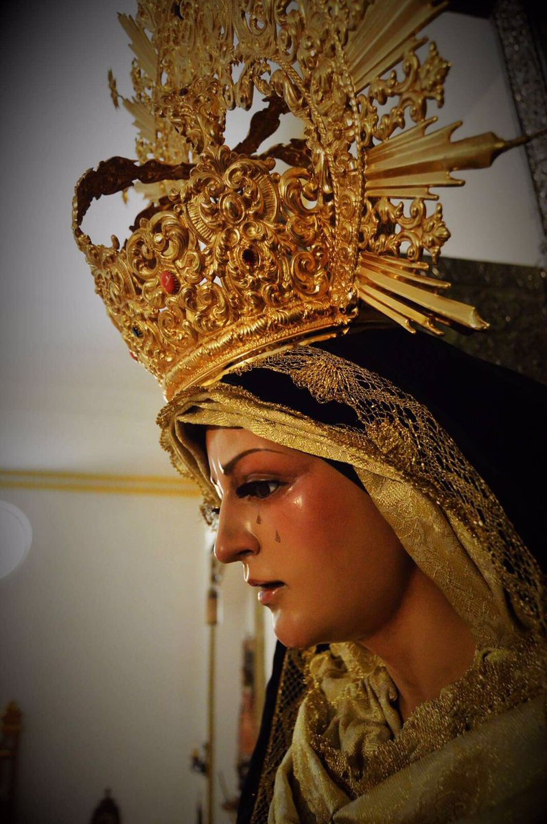 Así luce ntra. S.T. María Santísima de los Dolores, con motivo de la festividad de Todos los Santos y Fieles Difuntos. 📷Isabel Molinillo