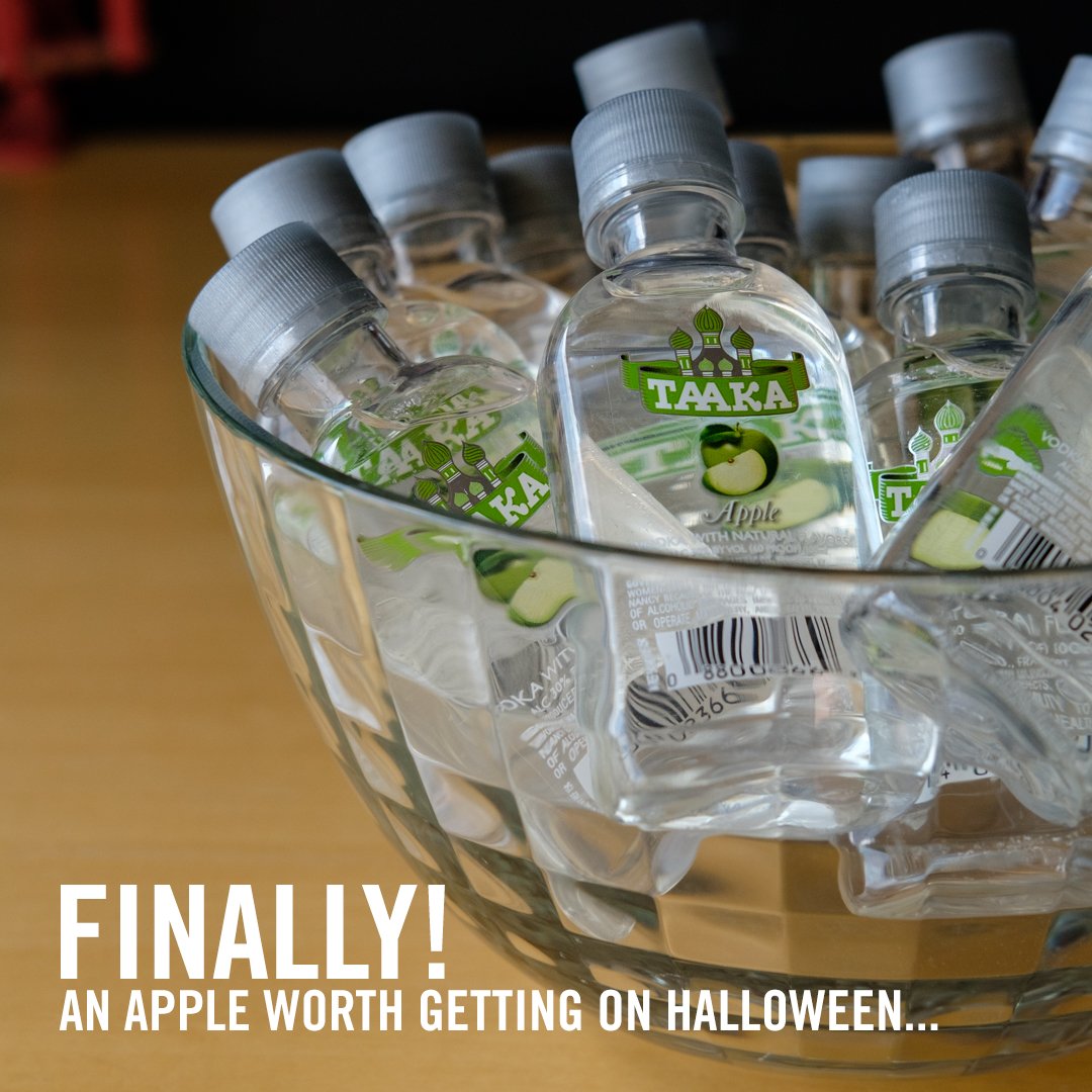 taakavodka's tweet photo. Taaka-or-treat, give us something good to drink 🎶 https://t.co/5vKHQTum2F