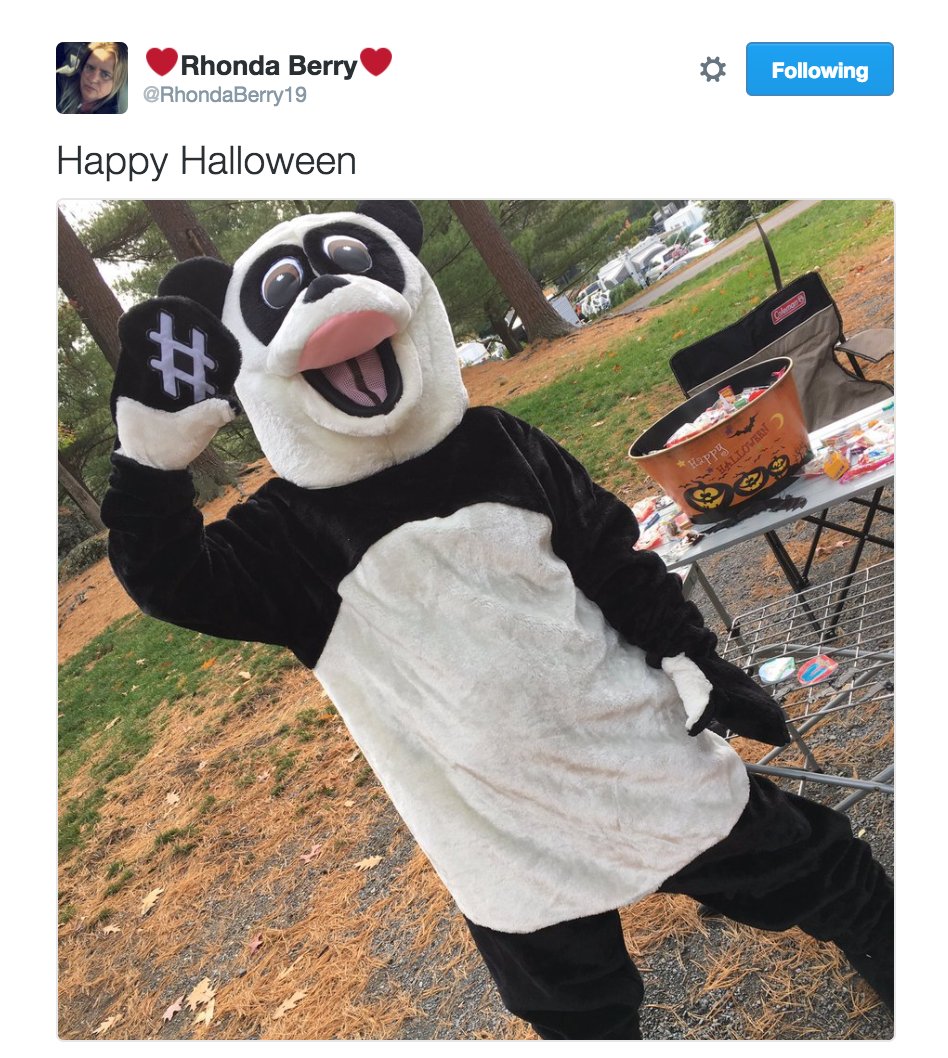 FallonTonight's tweet photo. Here are some of our favorite Tonight Show costumes of 2016! #FallonCostume https://t.co/4R8XtLciBp https://t.co/9CVau6lvZz
