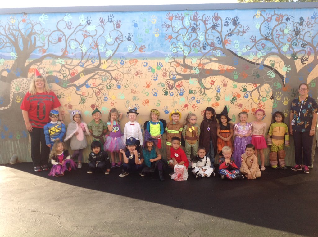 MoragaMrs's tweet photo. Happy Halloween from Mrs. Moraga's TK! https://t.co/m4TaXyu41F