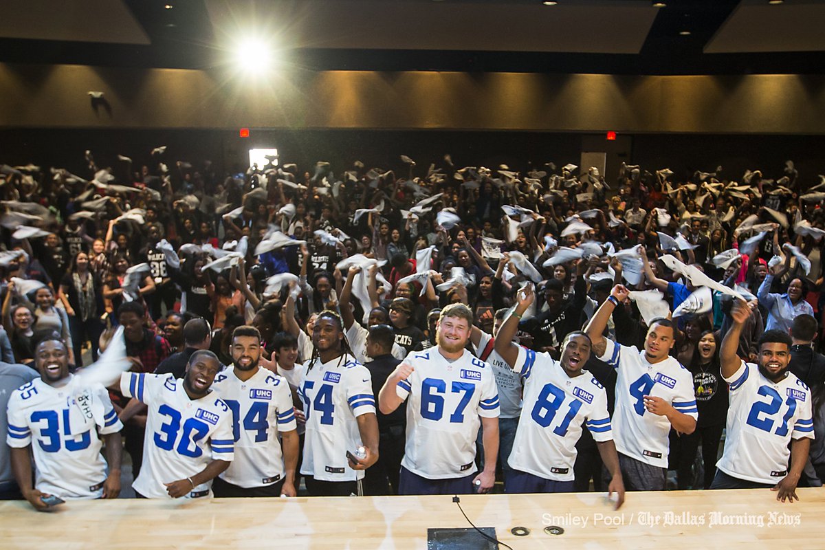 SmileyPool's tweet photo. Photos: Cowboys rookies visit Workman Junior High in Arlington to help launch Character Playbook https://t.co/p6jPaRaXpX #DallasCowboys https://t.co/zeA45mKswP
