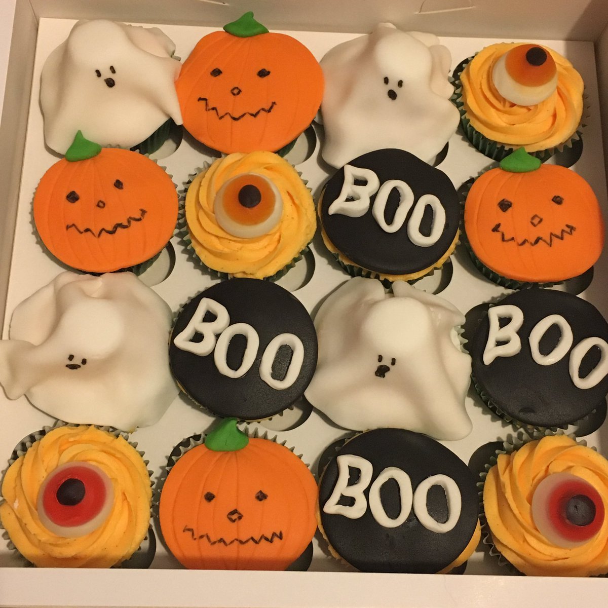 Happy #Halloween #cake #cupcakes #ghosts #boo #pumpkin