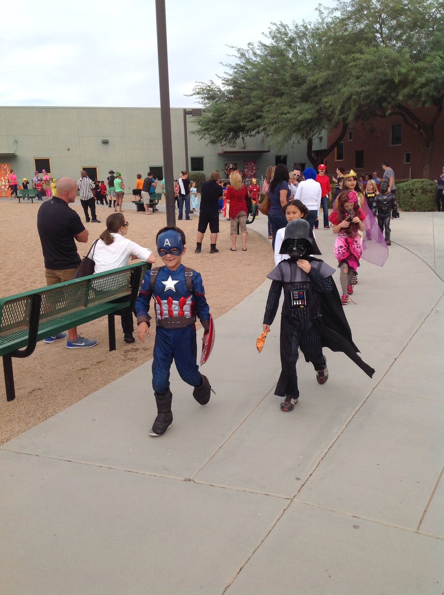HarmonElemHawks's tweet photo. Storybook Costume Fun at Harmon! https://t.co/8HnZC4faNs