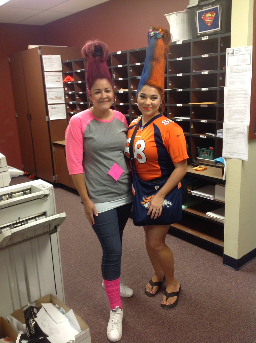 HarmonElemHawks's tweet photo. Storybook Costume Fun at Harmon! https://t.co/8HnZC4faNs
