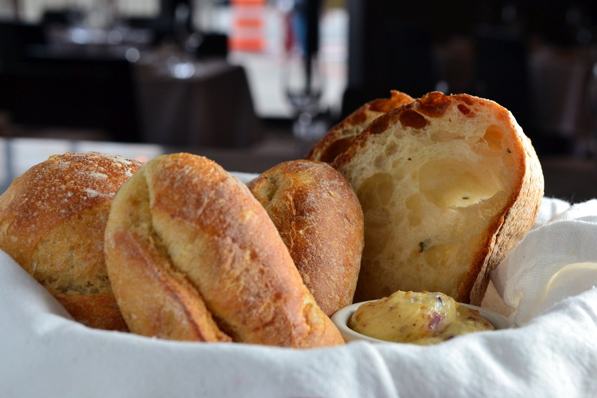 DueRidgewood's tweet photo. Our idea of a perfect world: Fresh Garlic Bread https://t.co/tcYdXvLQYb