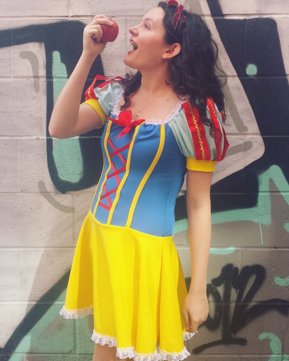 MsThriftyFinds's tweet photo. When Snow White meets thrift! 🍎 #HappyHalloween #ThriftOrTreat #SMRTA902 https://t.co/SjZnKPXDCw