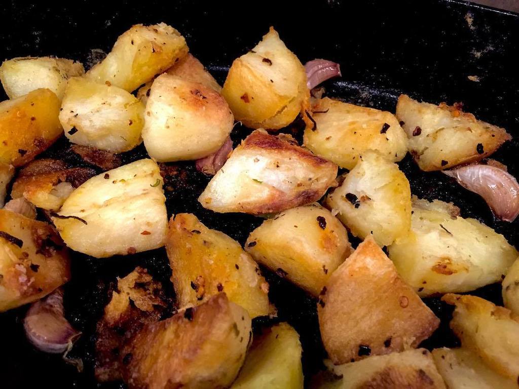 Chipotle, lime and garlic roast potatoes on the Big Big Green Egg. #biggreenegg #bgenation… ift.tt/2esOV6I