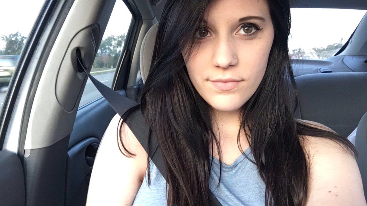 jesmcclarnon's tweet photo. Hadn't really posted a picture of the dark hair yet but during traffic seemed like a good time as any #McCullen https://t.co/6JqOFcV9Rx