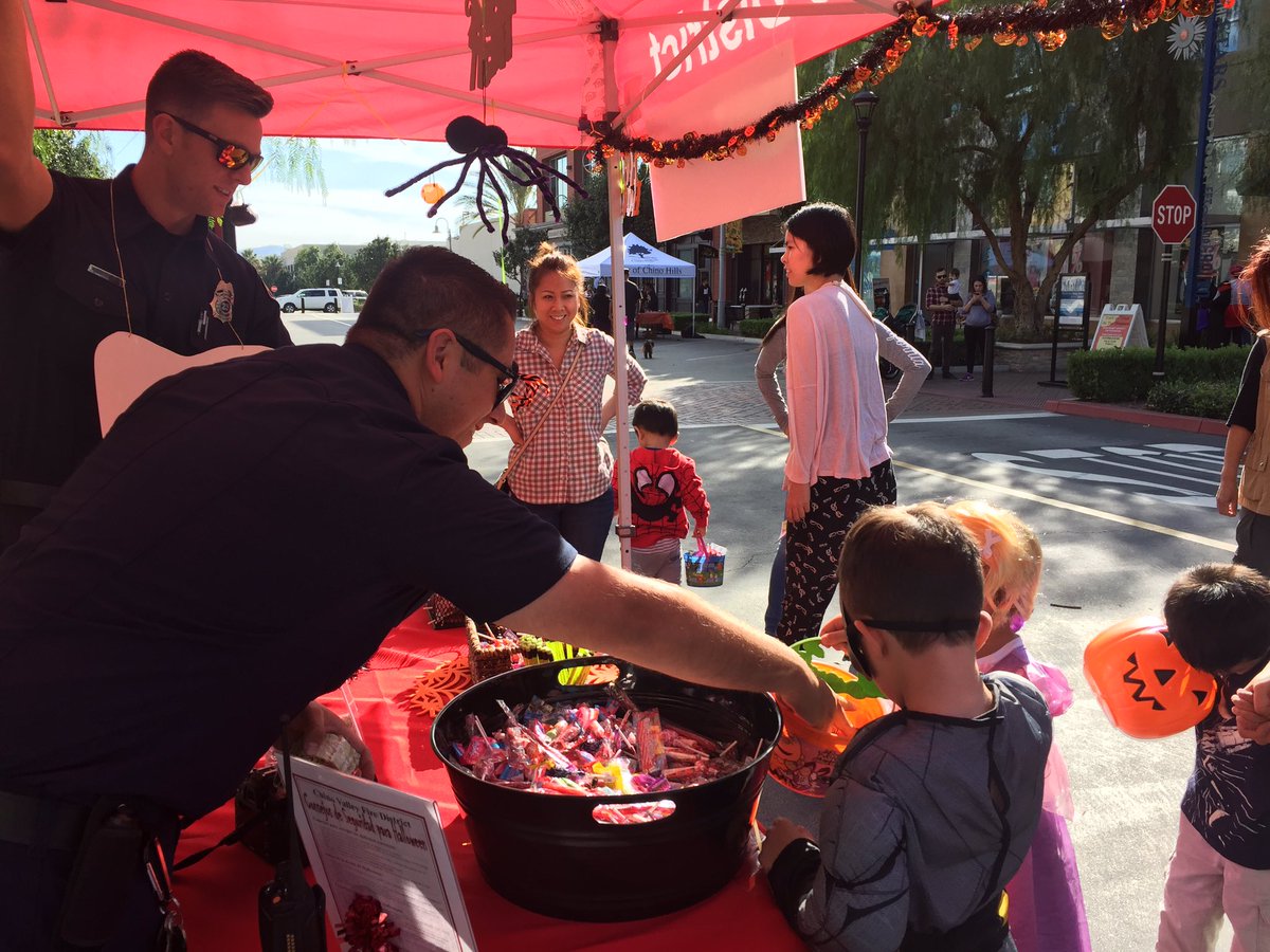 cvifd's tweet photo. #CVIFD is ready for #Halloween! Come see us @theshoppesatchinohills! We have #candy! π π π¬π¬ https://t.co/keKI3xZIrX