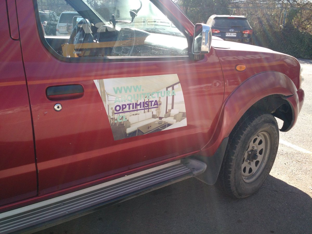 Por favor RT!!!! Ayuden a mi primo a encontrar su camioneta robada hoy en parque bicentenario, Nissan Terrano YN8401