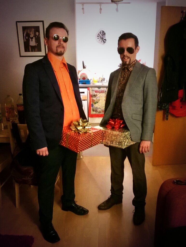 MissSammX's tweet photo. @AndySamberg @jtimberlake @thelonelyisland  Look at my boyfriend and his mates costume for Halloween! #Dickinabox https://t.co/64UjSXTamo