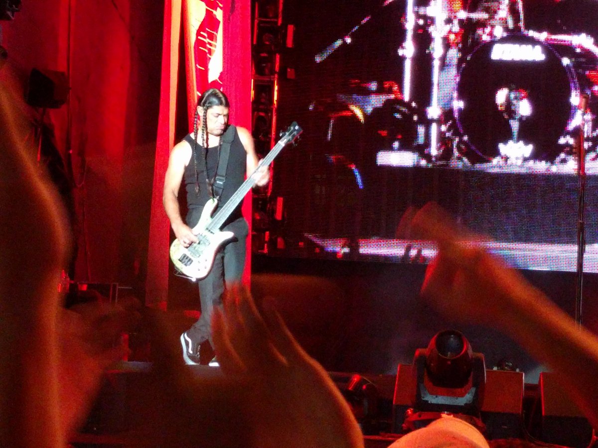 iSHAKdvb's tweet photo. Unas imágenes de lo q fue #metinquito el 29/10/16 #inolvidable @Metallica https://t.co/i5rXqu3xRZ