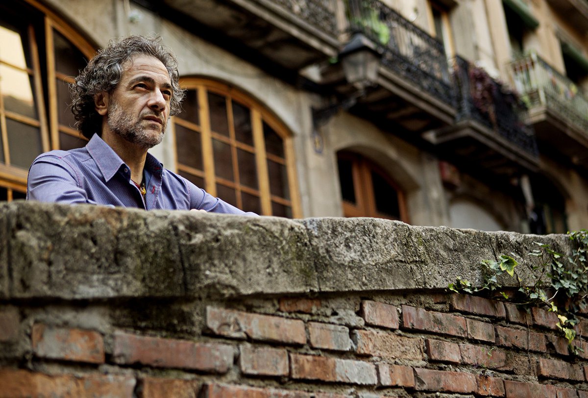 Expressió, refugi, divertiment,...Cançons de casa amb <a href="/XaviTurnez/">Xavi Túrnez</a> aquest dijous al Nota79 #Barcelona #músicaenviu #cocktails #cultura