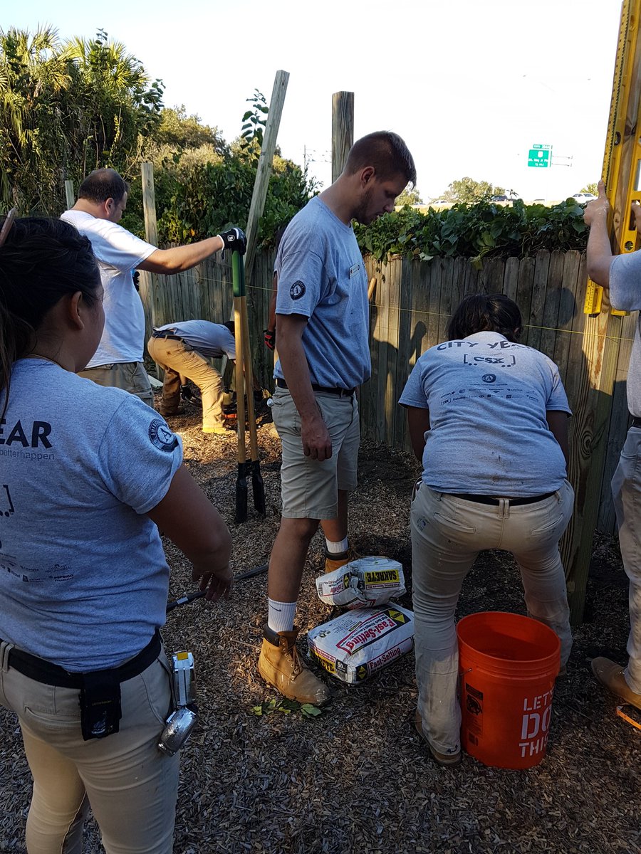 emmydubs's tweet photo. Setting a solid foundation on our first day of prep with @CareForce in @CityYearJAX  
Can't wait for Saturday with @CSX https://t.co/hrEQECimkT