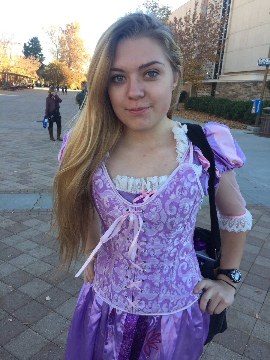 FarmerSariah's tweet photo. KC, freshman,London says she studies for a big test by "Crying and hoping the tears fall on the right answers" #comms239 https://t.co/xXNoIPJfAR