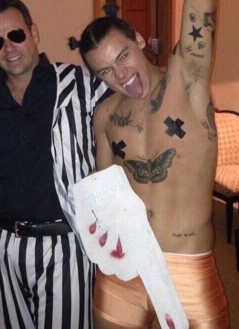 looksbyhes's tweet photo. partying at the Vanity Club for Halloween in Tokyo, Japan - November 3rd, 2013 https://t.co/DXVgrzOXgd