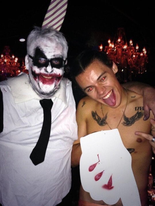 looksbyhes's tweet photo. partying at the Vanity Club for Halloween in Tokyo, Japan - November 3rd, 2013 https://t.co/DXVgrzOXgd