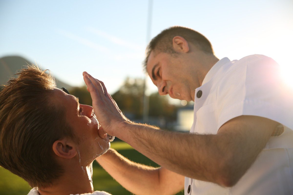 ¡Reto cumplido! Bien afeitado por nuestro barbero con los productos de afeitar de <a href="/ProductosLEA/">LEA</a> Listo para dejar el bigote #Movember 👨🏼