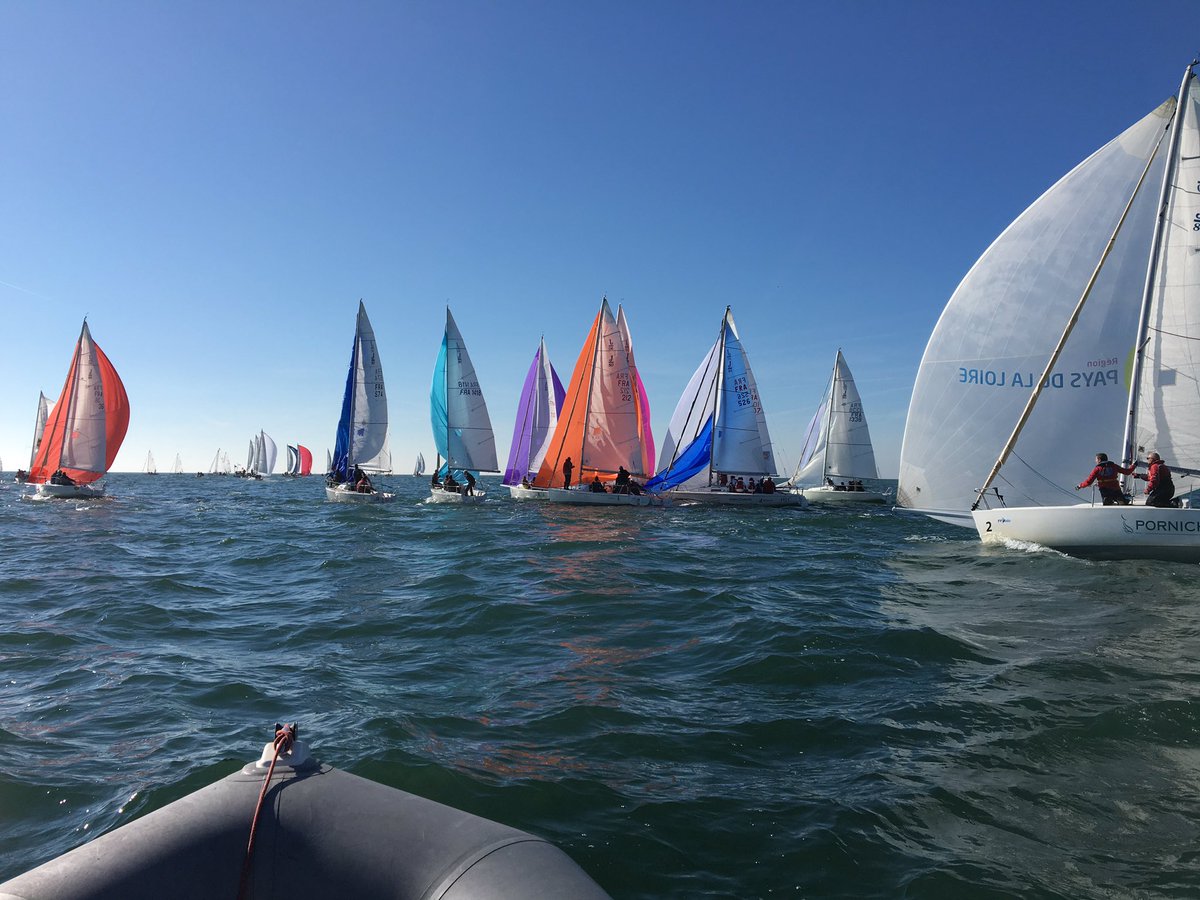 <a href="/National_J80/">National J80 2016</a> @APCC_Com encore des passages de bouées avec "échanges de points de vue approfondis" en ce 3ème jour de course 😄⛵️