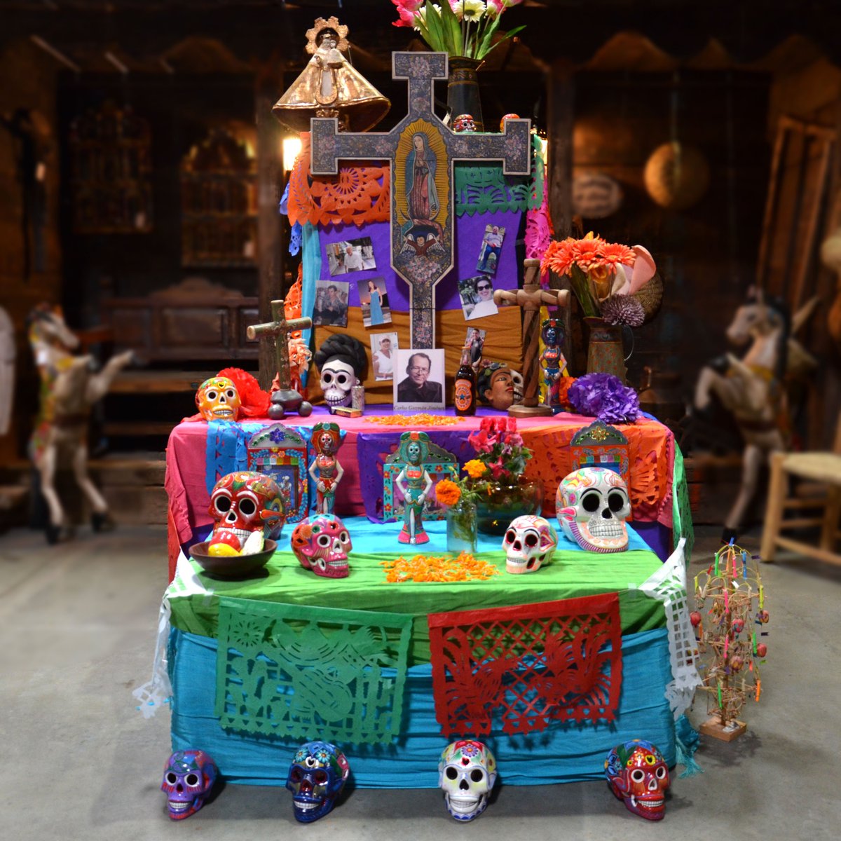 Demejico's tweet photo. Remembering our loved ones with our very own Día de los Muertos altar 💀🌸💛
#Diadelosmuertos #dayofthedead #AltarDeMuertos #Altares2016 https://t.co/hGXkGs1yT6