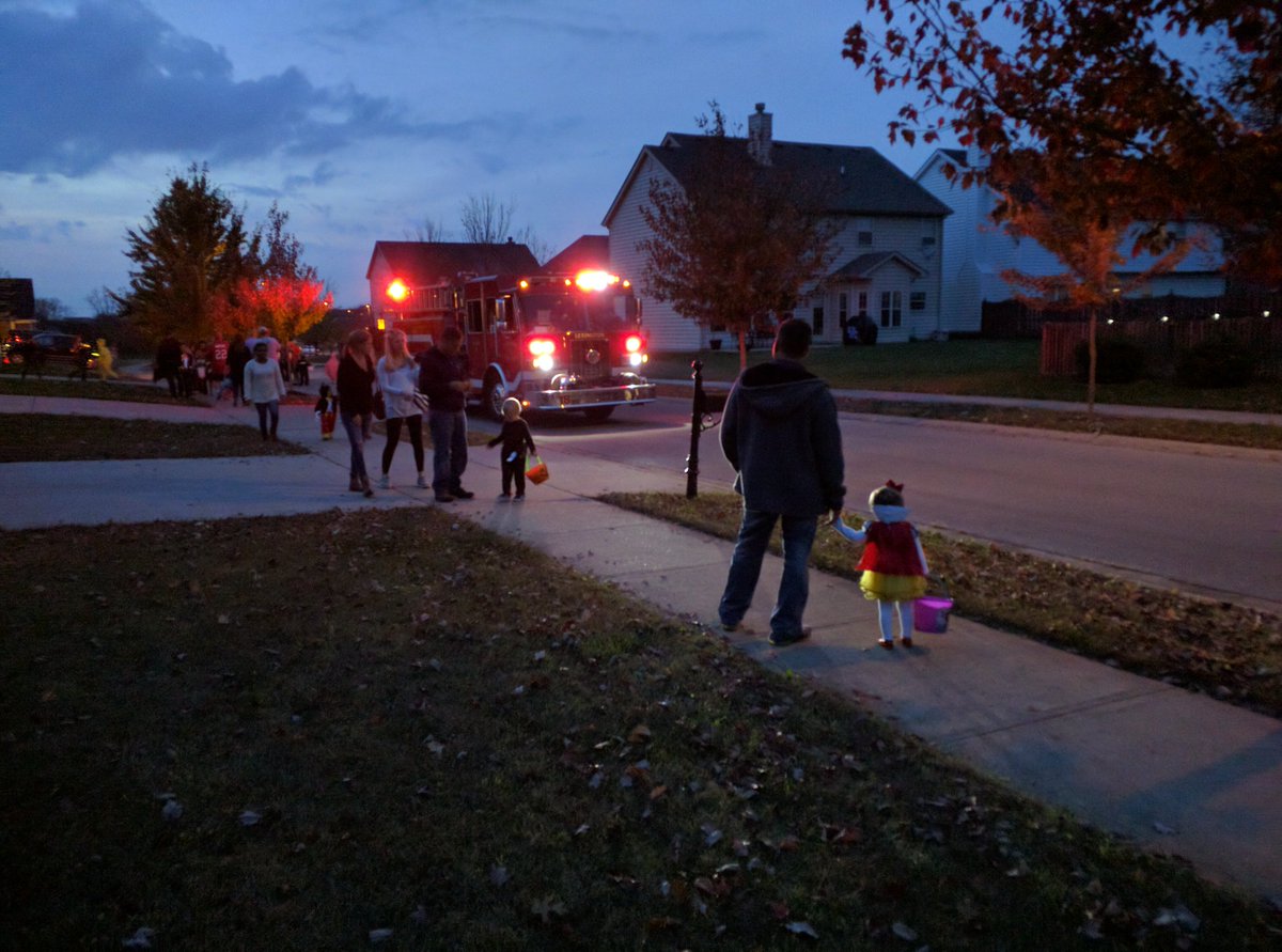 drose0's tweet image. Thanks @LexKYFire for visiting our neighborhood! #Engine18 #lexky