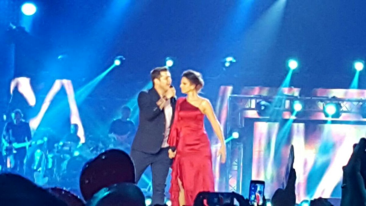 johnlayun's tweet photo. No podiamos esperar menos de @nuria_fergo Espectacular presentación #NochesDeBohemia  Que hermosa voz NuriaFergó eres la Mejor #ConciertoOT https://t.co/xU4rkUa9Vp