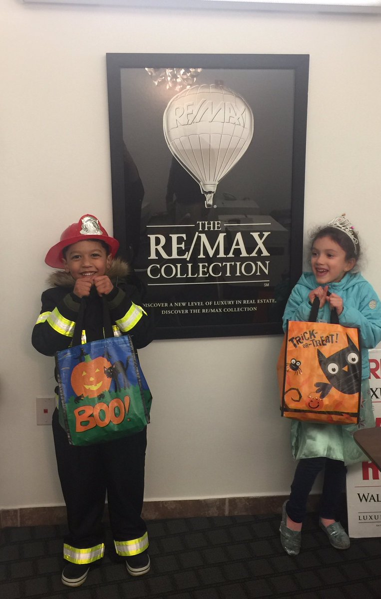 tnatale520's tweet image. Thanks to everyone who came by to Trick or Treat at @remaxluxliving in the @NorthEndBoston. @bostonpolice Thanks for keeping us safe!