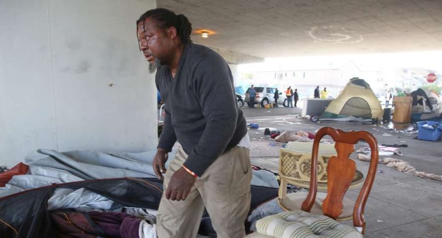 sfchronicle's tweet photo. Editorial: Voters should weigh #homeless answers in casting ballots next week. #Election2016 https://t.co/TYJSxIntck https://t.co/ZTsdEv1skF