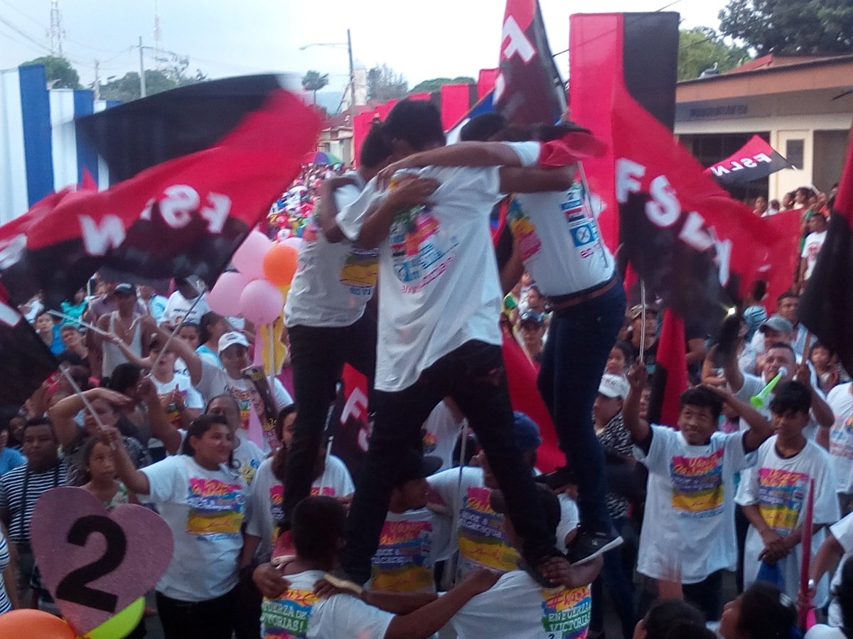 redsanmarcos's tweet photo. #DanielyRosario2016 
Familia san marqueña siguen disfrutando #AdelanteConDaniel 
@jscomunicadores @VivaNicaragua13
@Jupresidente https://t.co/IcANqcbL8o
