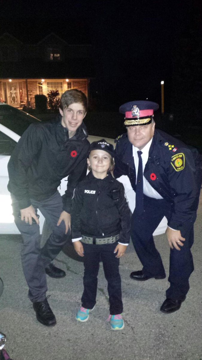 HPS found a future recruit #trickortreating tonight for #Halloween2016. This Junior Constable is fully equipped! :)