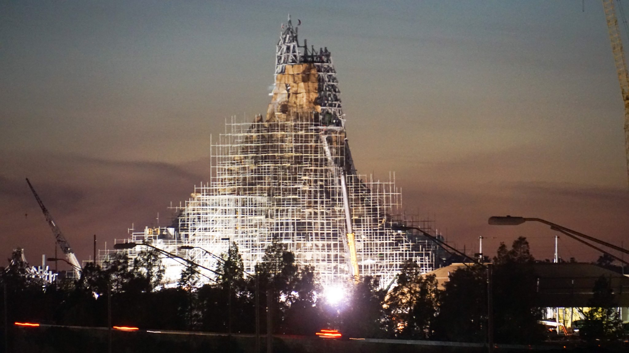 CwIhihVWIAAmMup.jpg:large