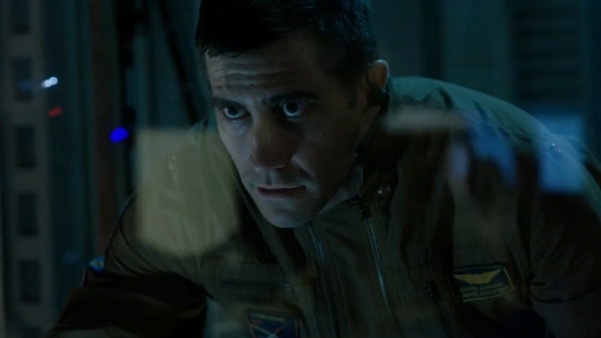 ViewerReviews1's tweet photo. #JakeGyllenhaal and #RyanReynolds Team-up to Find Out if There’s Life on Mars
https://t.co/EdjbS0iTEg https://t.co/qc44HGzZZp