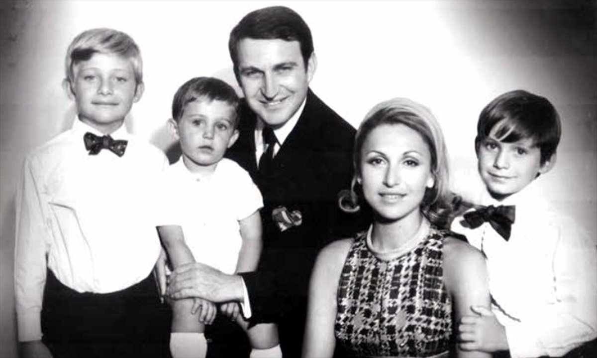 Babam,annem ve ağabeylerim ile cansız bir hatıra...