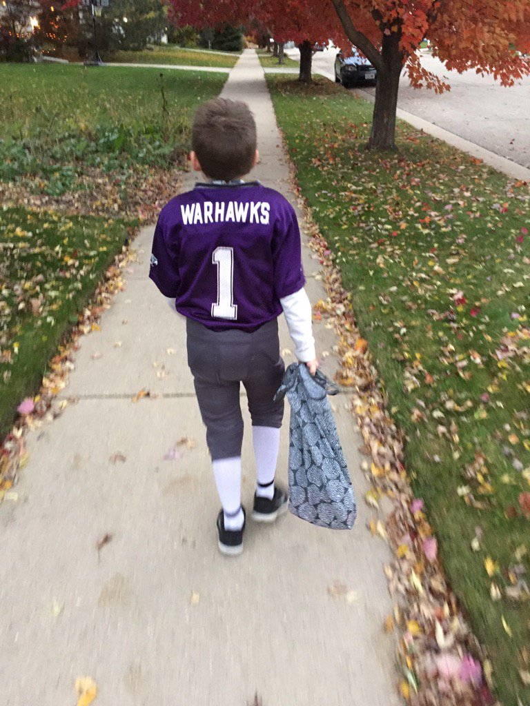 UWWTipoffClub's tweet photo. Found a Warhawk trick or treating in the neighborhood. @WarhawkFootball #PoweredByCandy https://t.co/p1l6YT5za3