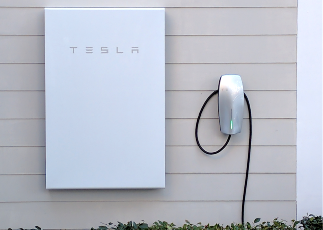 ArkForward's tweet photo. Elon Musk adds #solar roofs to his #cleanenergy vision https://t.co/iYfqEa6Hqr | @technology #Tesla #cleantech https://t.co/UJ8Gmt0W56