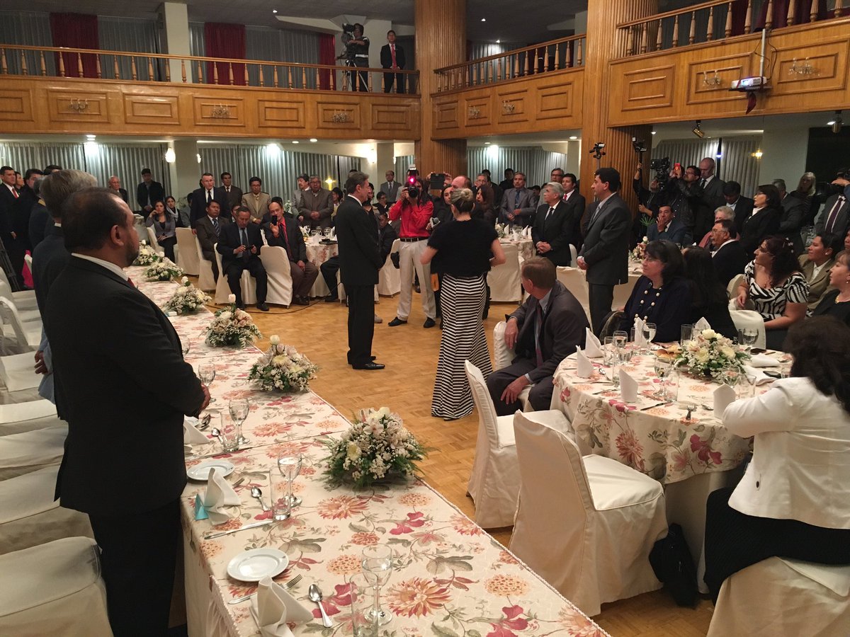 EkklesiaBolivia's tweet photo. Condecoración al Presidente Evo, el canciller, otras autoridades y fundadores de #ANDEB en sus 50 años. https://t.co/8tVQbdcxJr