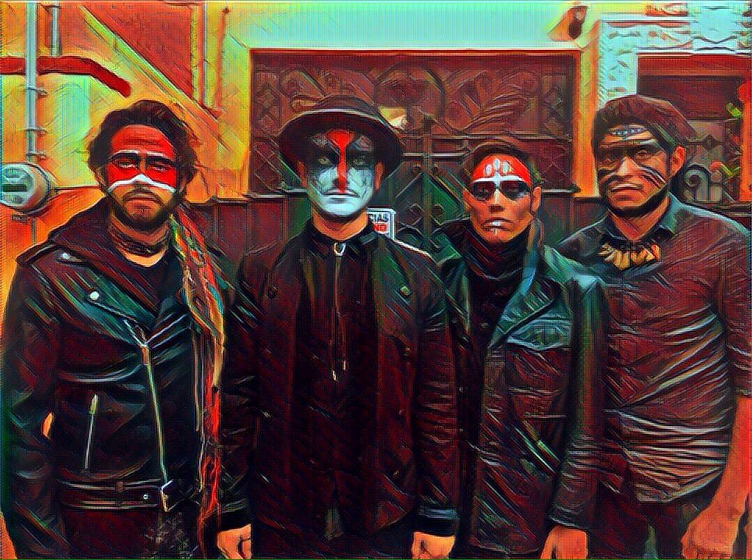 Astroescuchas, Kosseing les desea una tétrica y terrorífica noche de brujas. #Halloween #NoEstamosSolos #Deadly #Rock #RockyHorror
