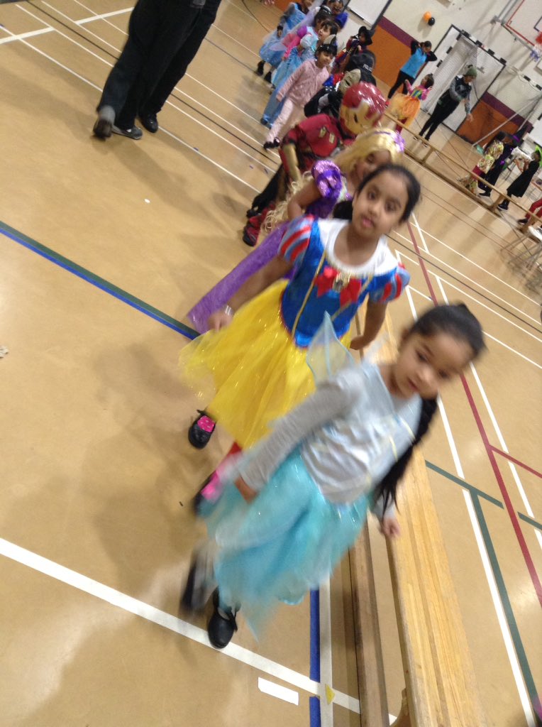 Dasmesh_Falcons's tweet photo. Our Halloween fundraiser was a success!! The children seemed to have an amazing time and all the efforts of the yearbook team payed off! https://t.co/Bgu5Q8SFv2