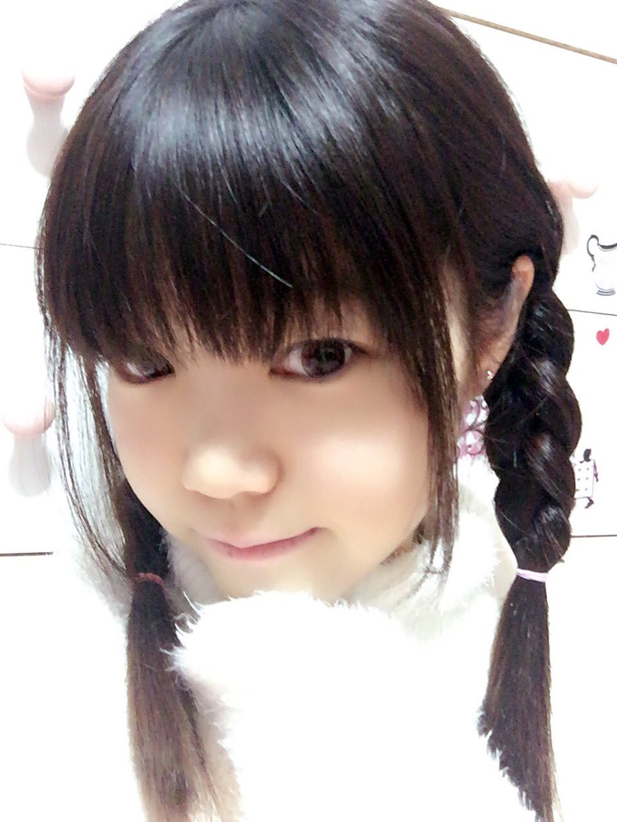 有翠川一華 Labo Twitter પર 今日は三つ編み おさげです ｪ 三つ編みなんて何年ぶりにやったんだろう 小学生の頃よくおばあちゃんが三つ編みしてくれたけど 似合わなくて嫌いだったなぁ 懐かしい 似合わないけど 頭が楽じゃあ笑 ジキルとハイド