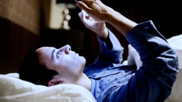 BlueLightSyn's tweet photo. Q&A: Why Is #BlueLight before #Bedtime Bad for #Sleep? https://t.co/t17FN1Bn6N by @sciam #BlueLightSyndrome #BlueLights #Bed #Insomnia #LED https://t.co/2eUOnPNmkP