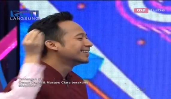 Hahaha <a href="/masayucla_/">masayu clara</a> ketawa mulu lihat kang <a href="/DennyCagur/">Denny Cagur</a> akting hahaha #RaDenAyu