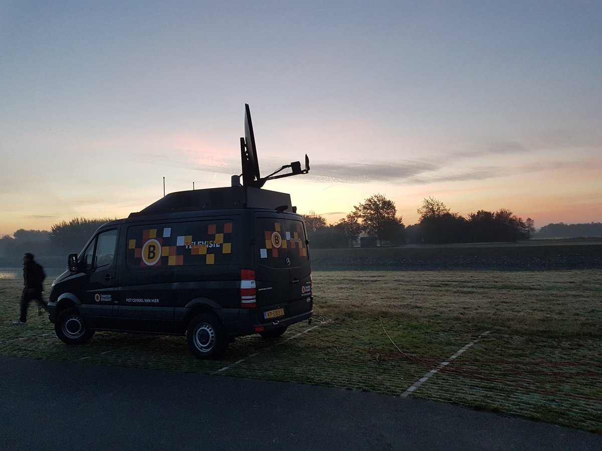 Straks ook nog even live radio <a href="/omroepbrabant/">Omroep Brabant</a> ijsvogels vliegen in de rondte. #Biesbosch #nldelta