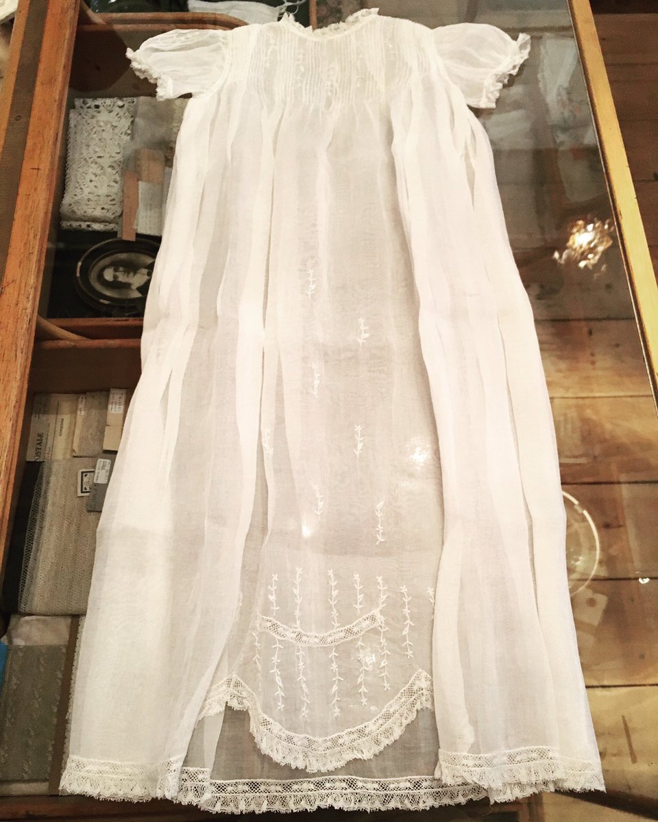 Piika緊急事態宣言の延長要請を受け5月12日 水 5月31日 月 までお休みさせていただきます イギリス郊外のマーケットで見つけたオーガンジーの子供服 おそらく1900年前半頃のもの Piika久々にオープンしました Piika 高円寺 Antique Vintage 雑貨