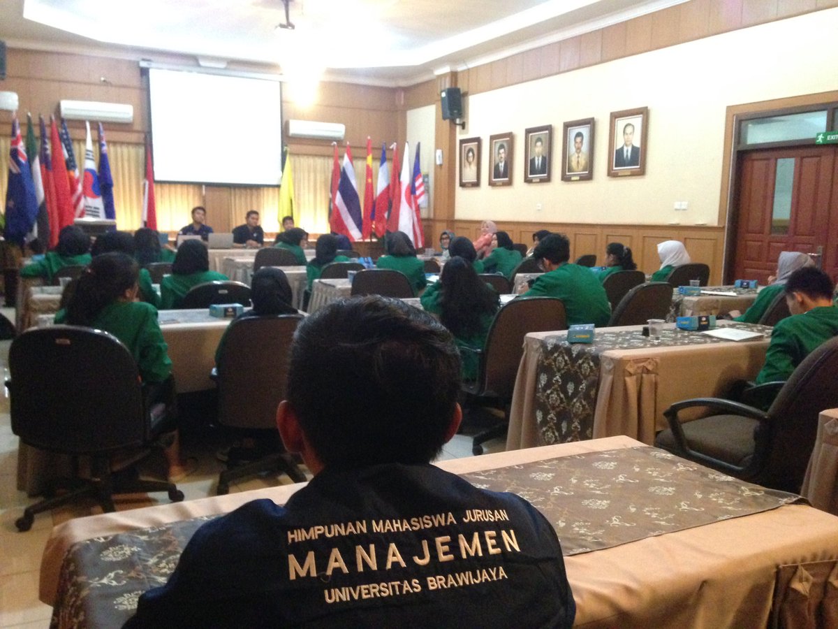 Selamat siang! Hari ini sedang dilakukan kunjungan oleh Univ Nasional Jakarta, yg diterima olehFEB UB dan diisi dgn sharing kegiatan.