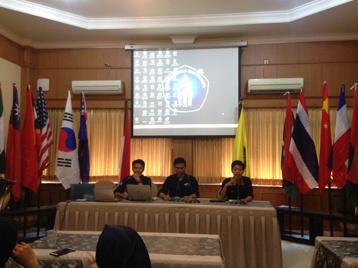 Kegiatan sharing terkait organisasi kampus dan sejarah ttg jurusan Akuntansi dan Manajemen oleh perwakilan BEM dan himpunan di FEB UB