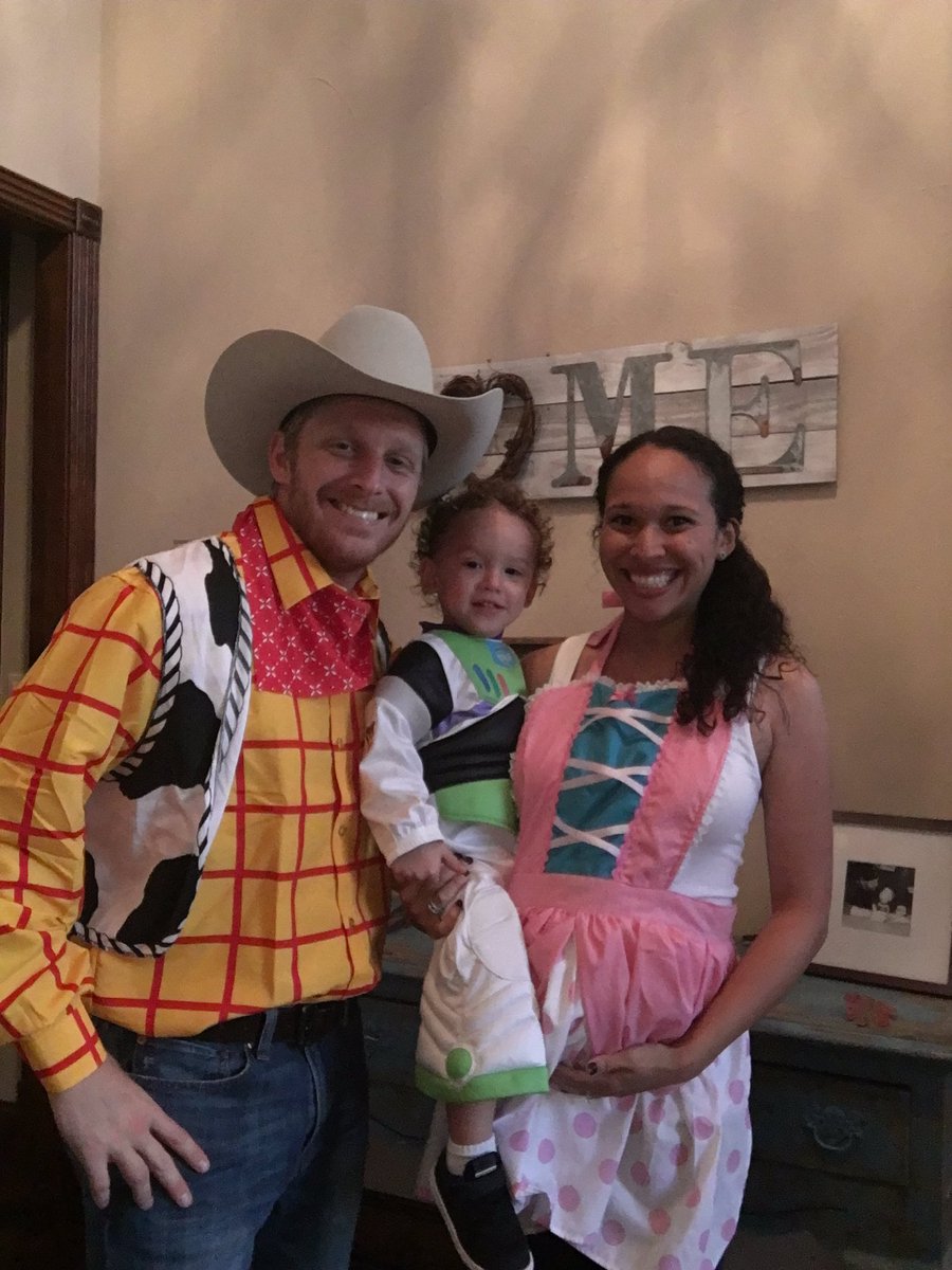 Bease11's tweet photo. Halloween is awesome!! https://t.co/2R48DKPQC8