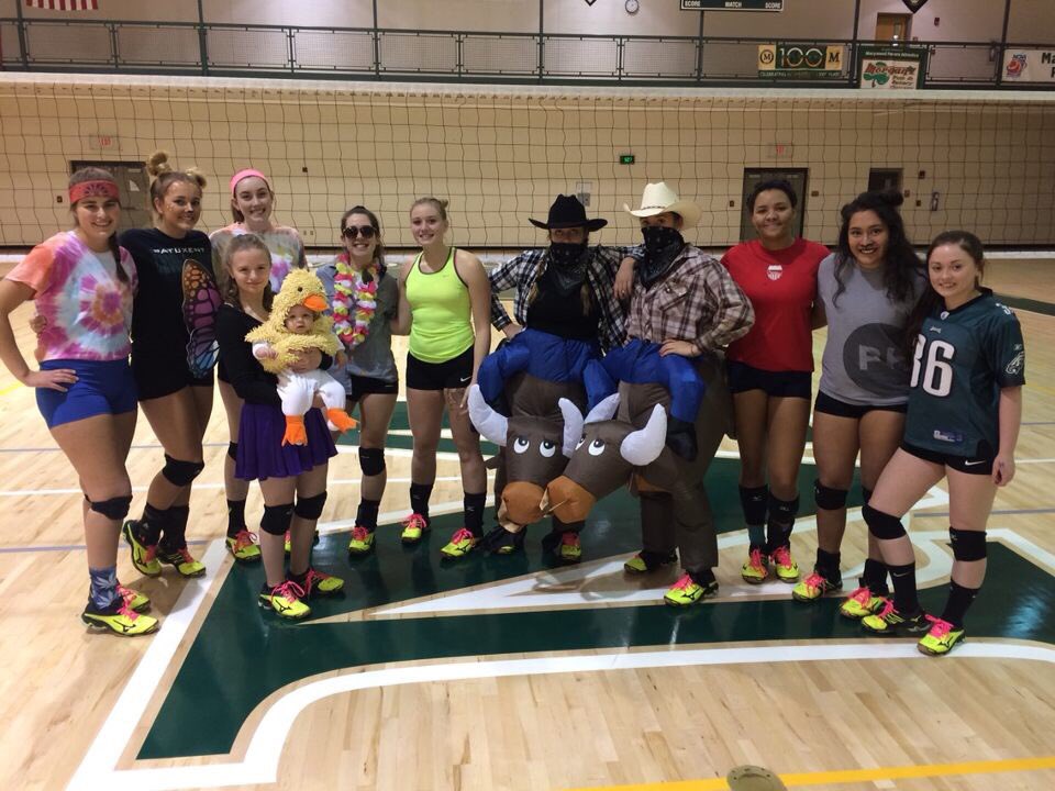 Some Halloween fun before the first round of CSAC playoffs (home tomorrow @ 7) 🏐🎃