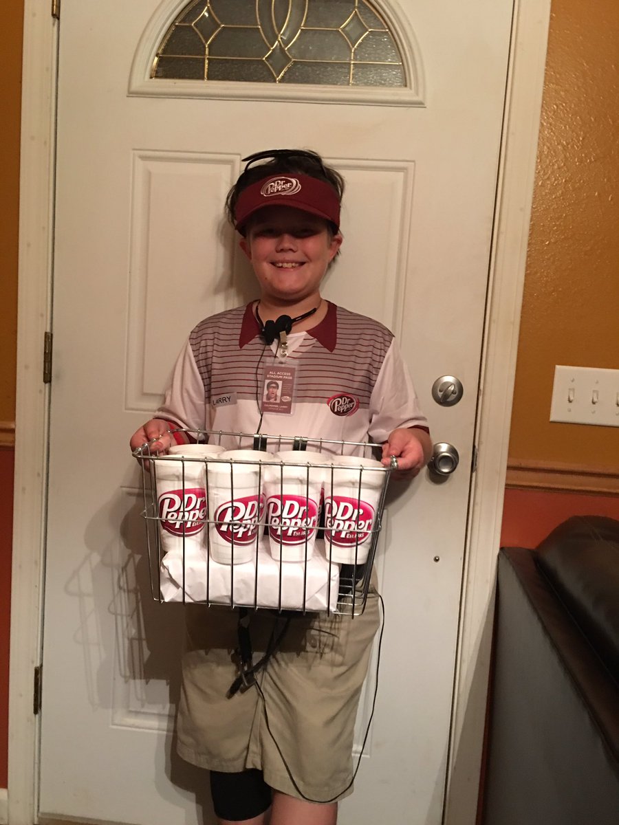 ethynsbusymom's tweet photo. "Ice cold Dr. Pepper here!" #LarryNation #lovethatkid #halloween2016 #larryculpepperforpresident https://t.co/vNpv6uDNpr